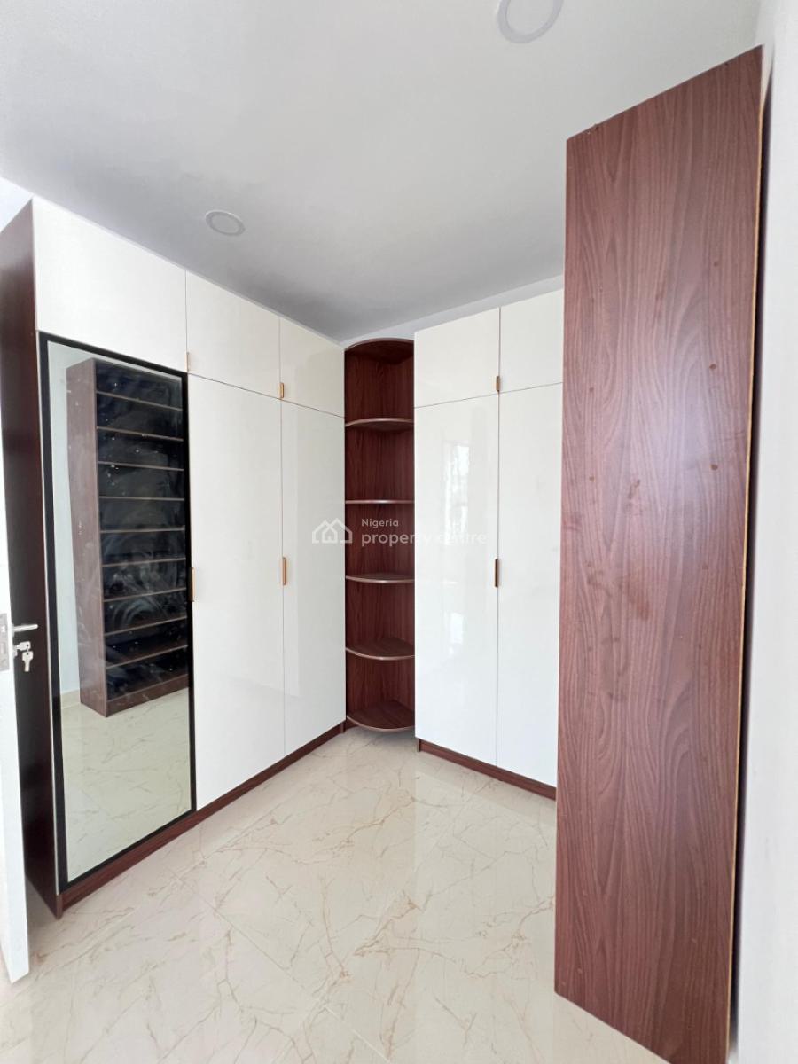 Elegantly Built 4 Bedroom Maisonette, Lekki Phase 1, Lekki, Lagos, Block of Flats for Sale