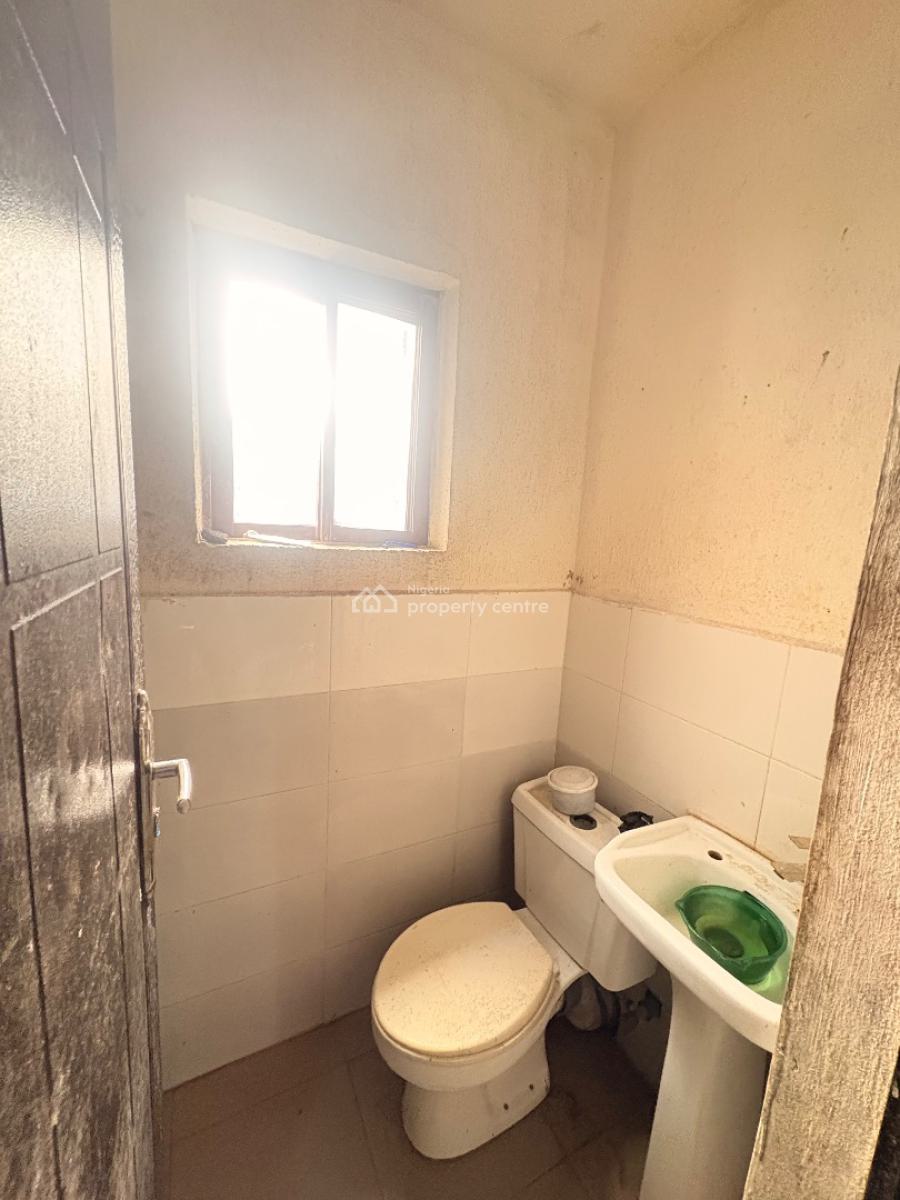 Spacious Bq, Dpkay Estate Before The Orchid Roundabout, Lekki, Lagos, Flat / Apartment for Rent