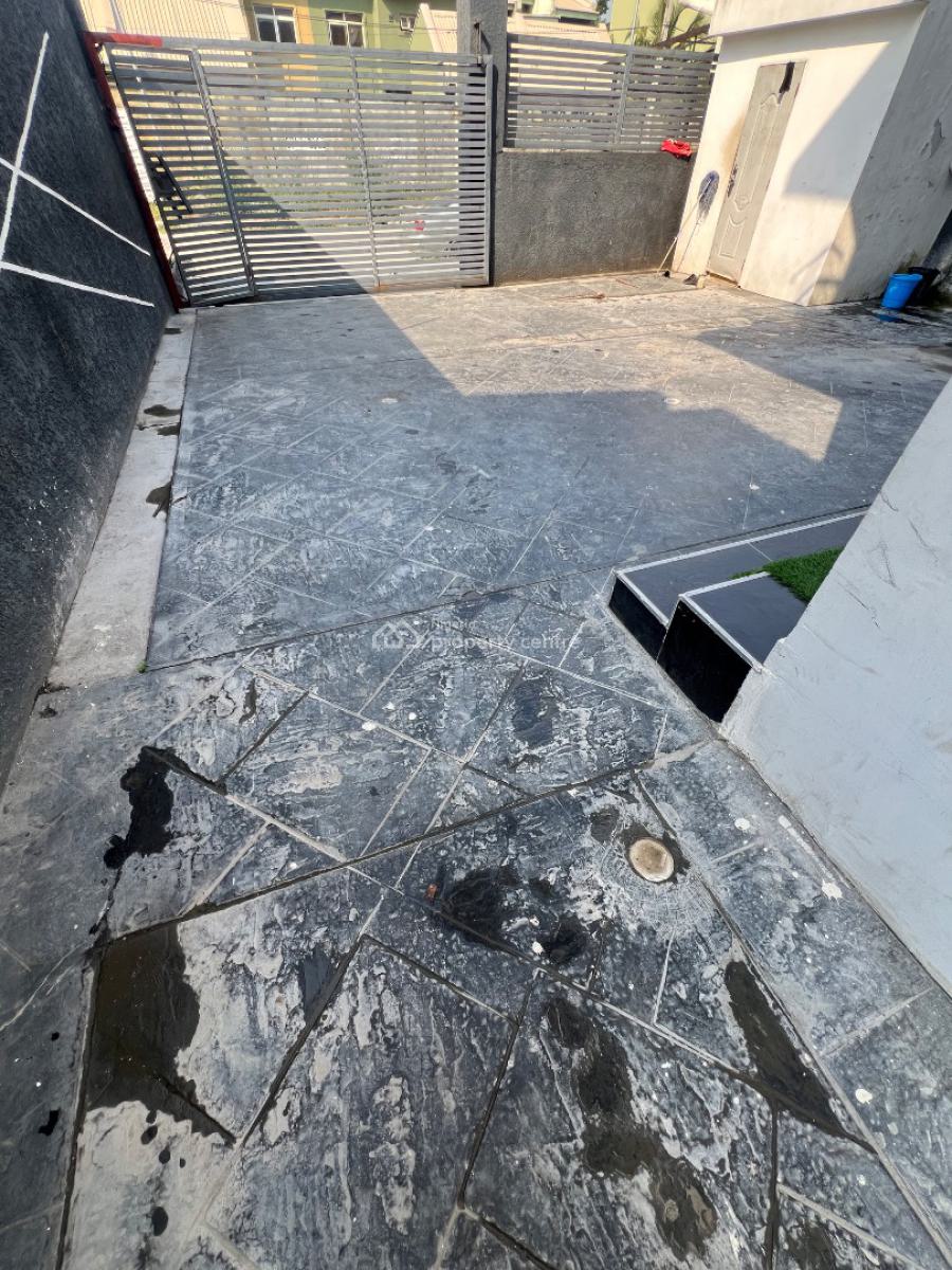 Spacious and Very Clean Semi-masters Room in a Shared Apartment, Salem, Ikate Elegushi, Lekki, Lagos, Self Contain (single Rooms) for Rent