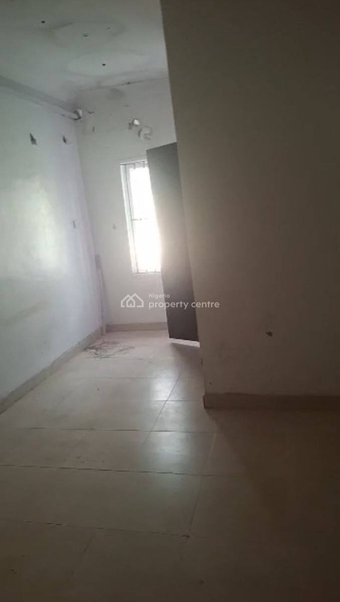 Distress 3 Bedrooms Terrace Serviced Duplex House, Horizon 2 Extension Estate, Ikate Elegushi, Lekki, Lagos, Terraced Duplex for Sale