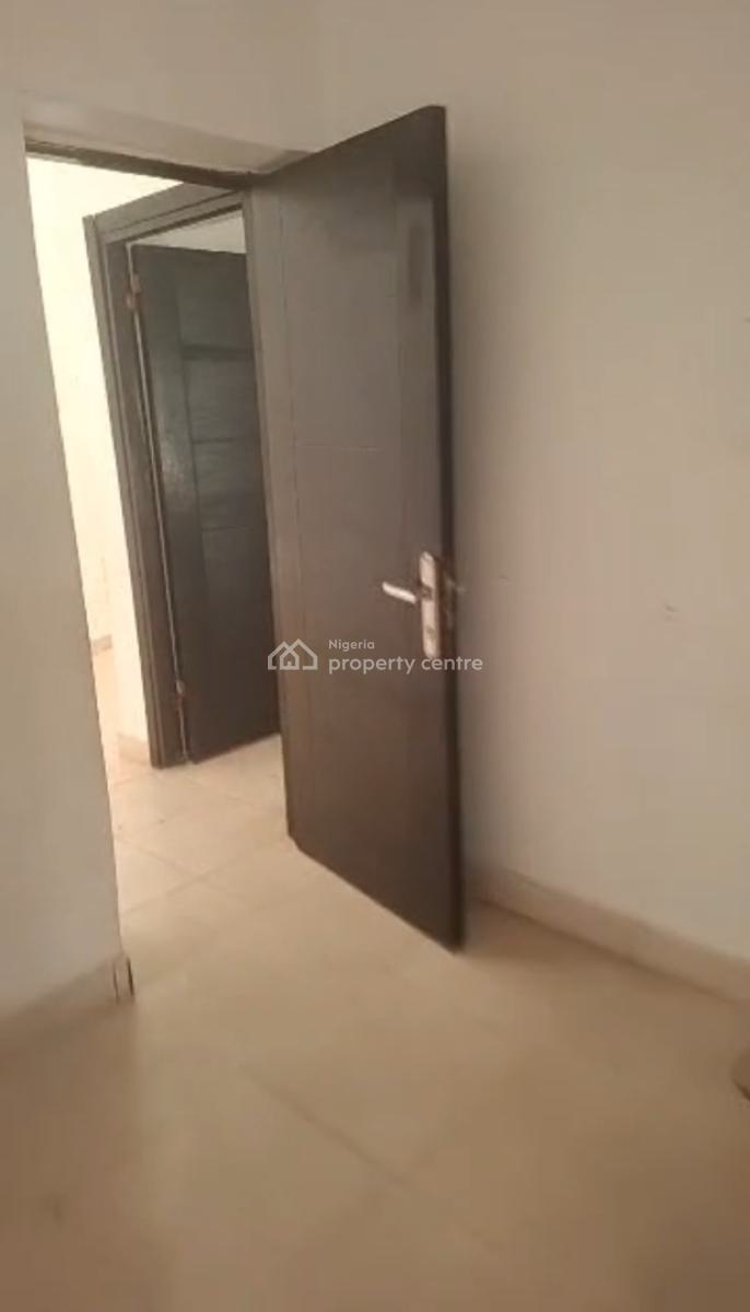 Distress 3 Bedrooms Terrace Serviced Duplex House, Horizon 2 Extension Estate, Ikate Elegushi, Lekki, Lagos, Terraced Duplex for Sale