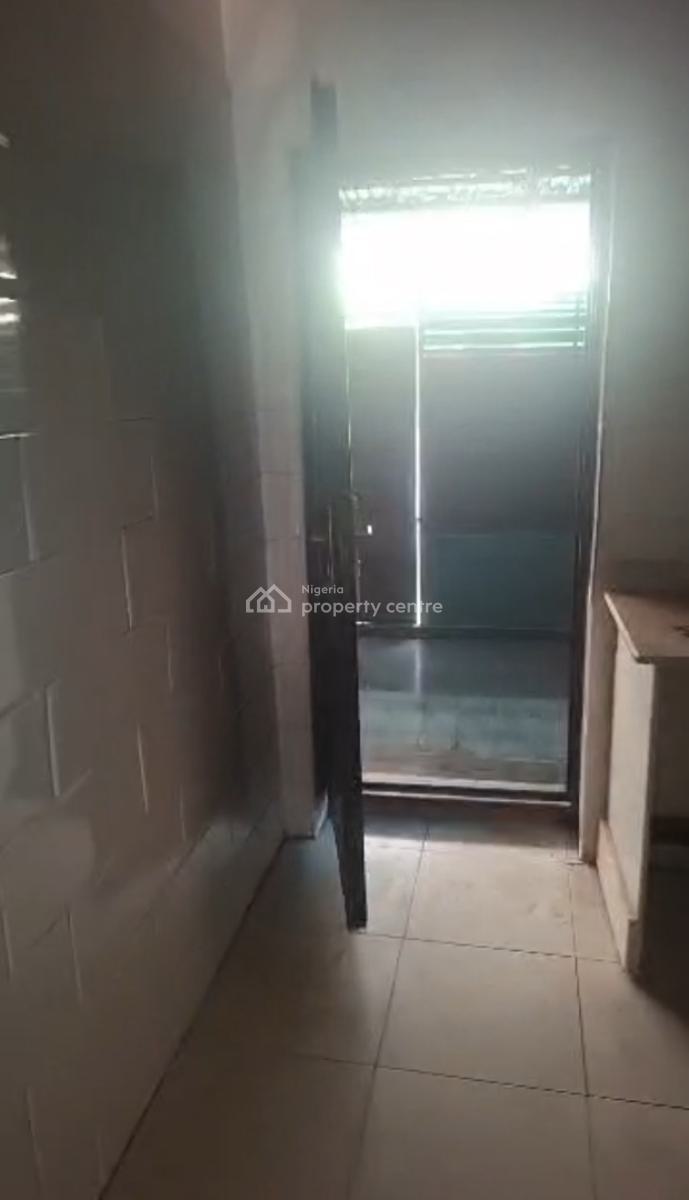 Distress 3 Bedrooms Terrace Serviced Duplex House, Horizon 2 Extension Estate, Ikate Elegushi, Lekki, Lagos, Terraced Duplex for Sale