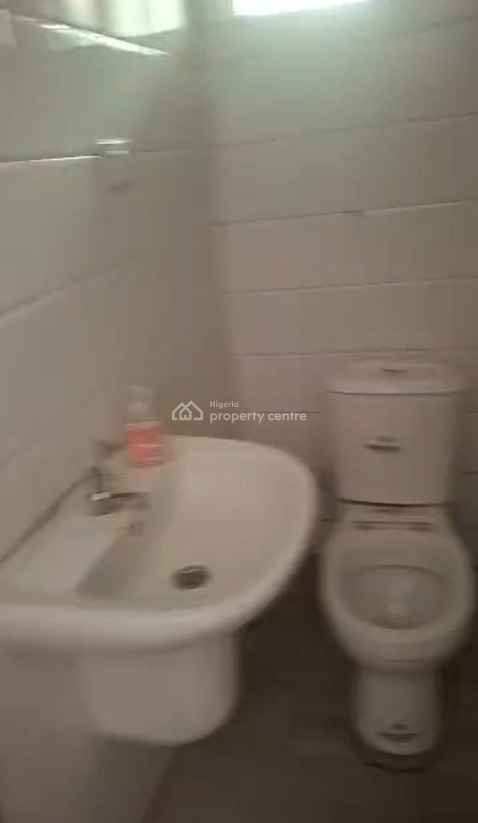 Distress 3 Bedrooms Terrace Serviced Duplex House, Horizon 2 Extension Estate, Ikate Elegushi, Lekki, Lagos, Terraced Duplex for Sale