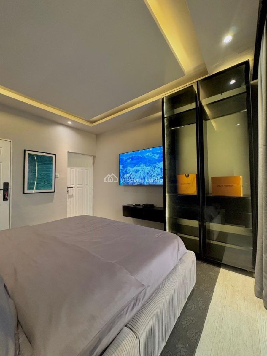 Spacious and Luxurious  3-bedroom Apartment, Lekki Phase 1, Lekki, Lagos, Flat / Apartment Short Let