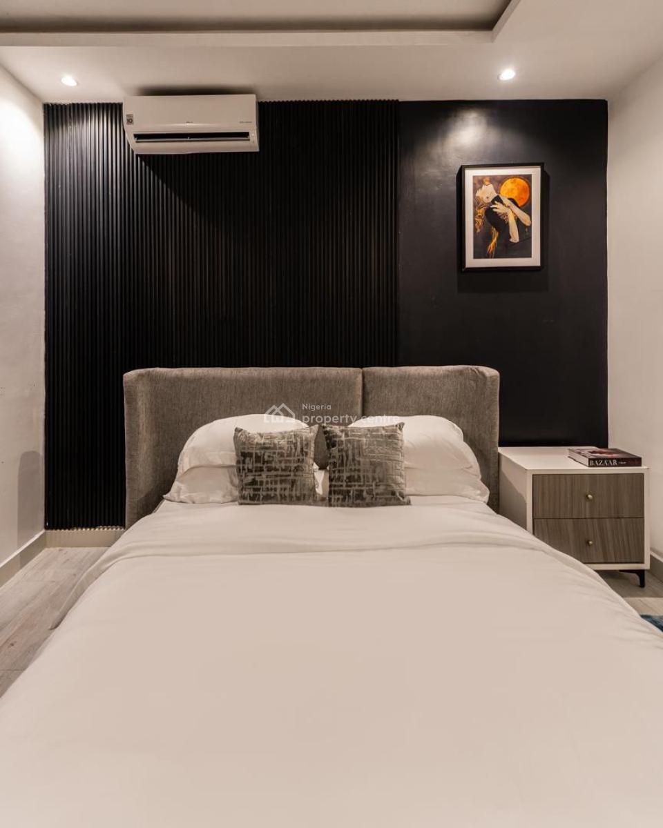 Spacious and Luxurious  3-bedroom Apartment, Lekki Phase 1, Lekki, Lagos, Flat / Apartment Short Let