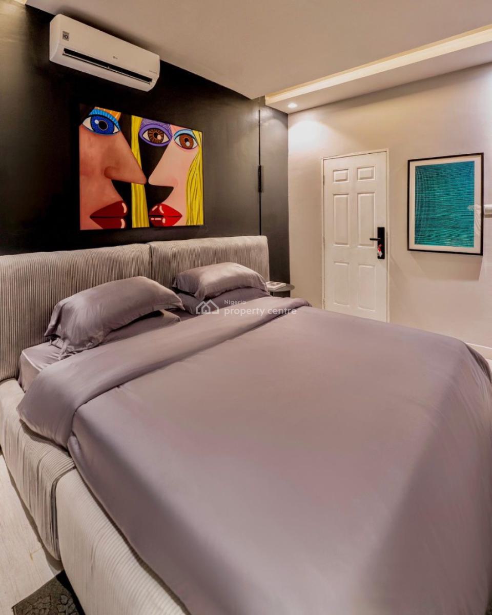 Spacious and Luxurious  3-bedroom Apartment, Lekki Phase 1, Lekki, Lagos, Flat / Apartment Short Let