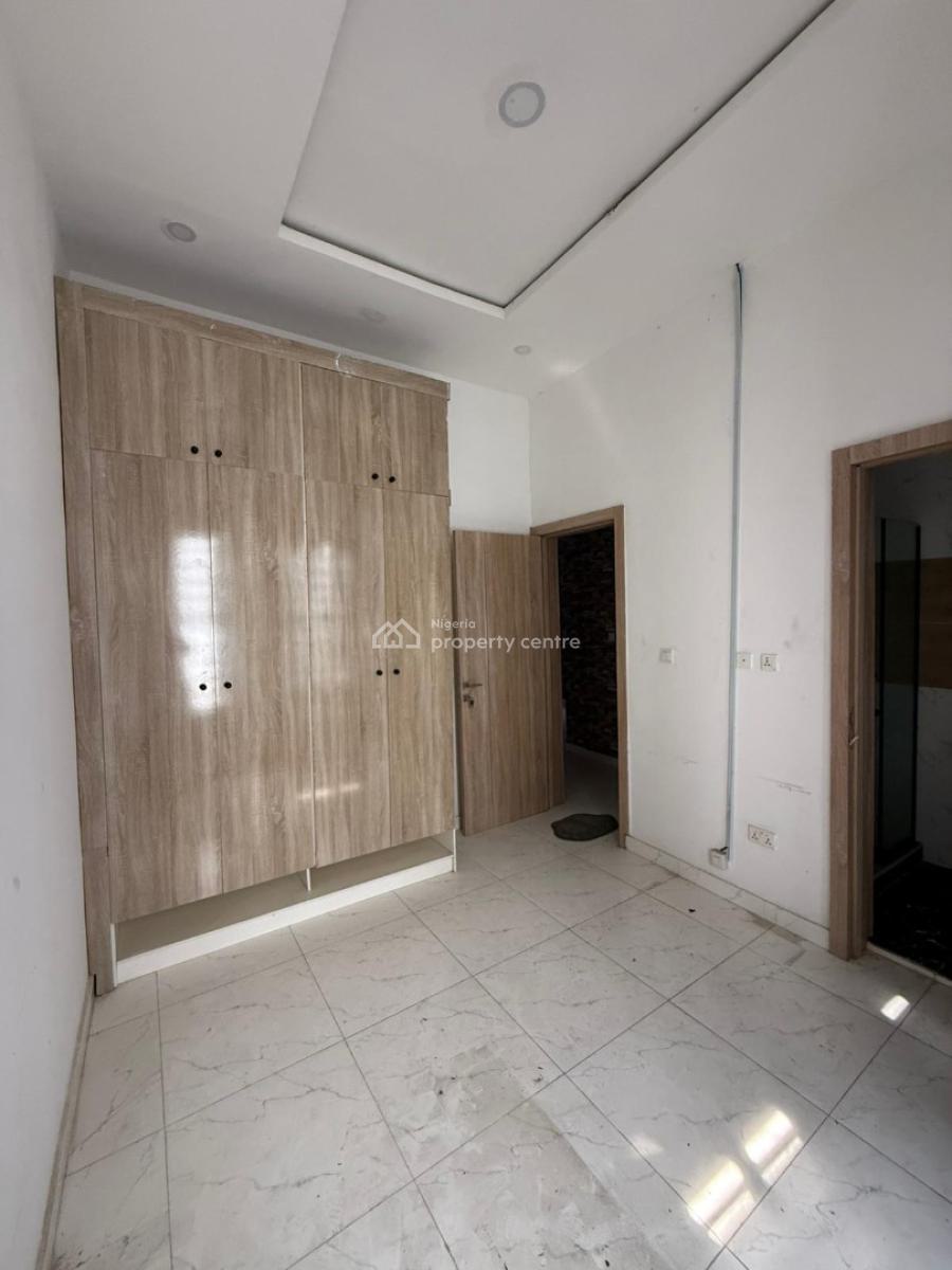 2units Room Upstairs Sharing Main Kitchen in a Serviced Self Compound, Orchid Road, Lekki, Lagos, Flat / Apartment for Rent