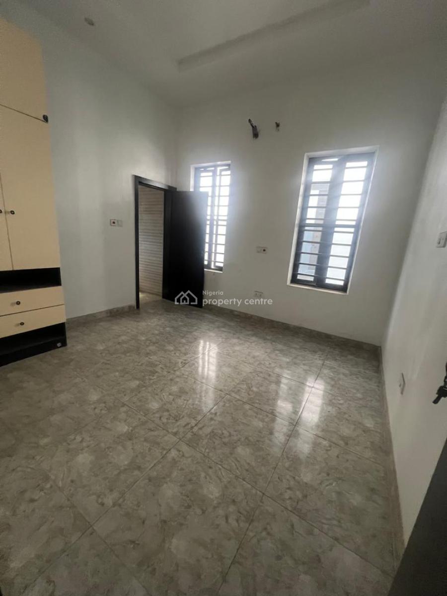Spacious Semi Masters Room Sharing Kitchen 2units Available, Orchid Road Royal Pine, Lekki, Lagos, Flat / Apartment for Rent
