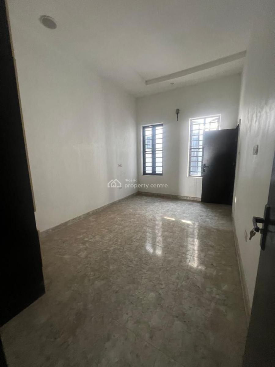Spacious Semi Masters Room Sharing Kitchen 2units Available, Orchid Road Royal Pine, Lekki, Lagos, Flat / Apartment for Rent