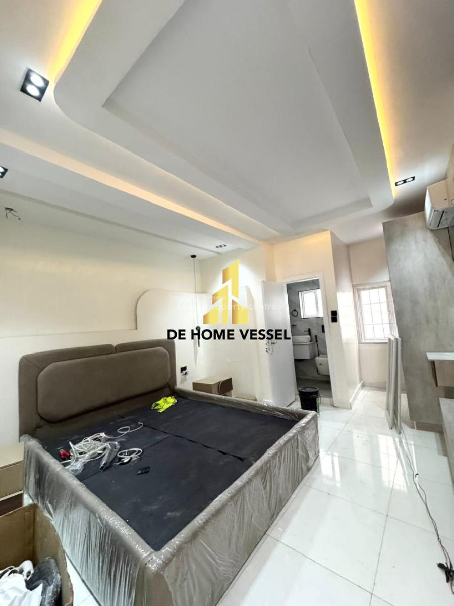 Off Admiralty Great Deal, Lekki Phase 1, Lekki, Lagos, Block of Flats for Sale