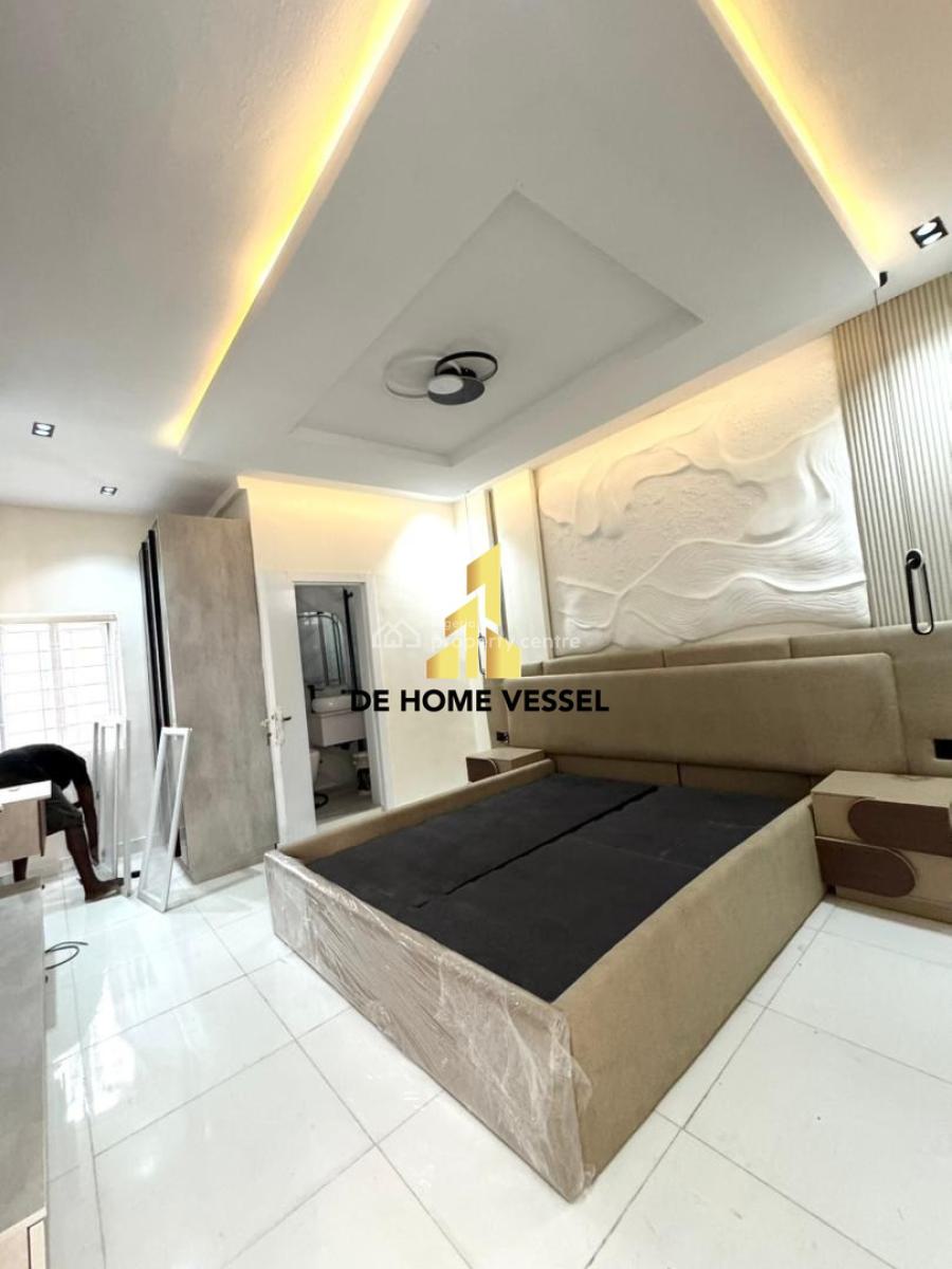 Off Admiralty Great Deal, Lekki Phase 1, Lekki, Lagos, Block of Flats for Sale