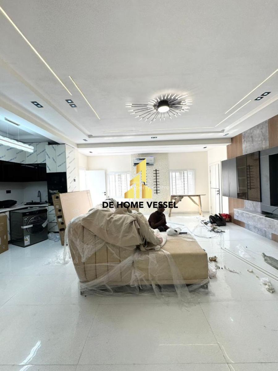 Off Admiralty Great Deal, Lekki Phase 1, Lekki, Lagos, Block of Flats for Sale