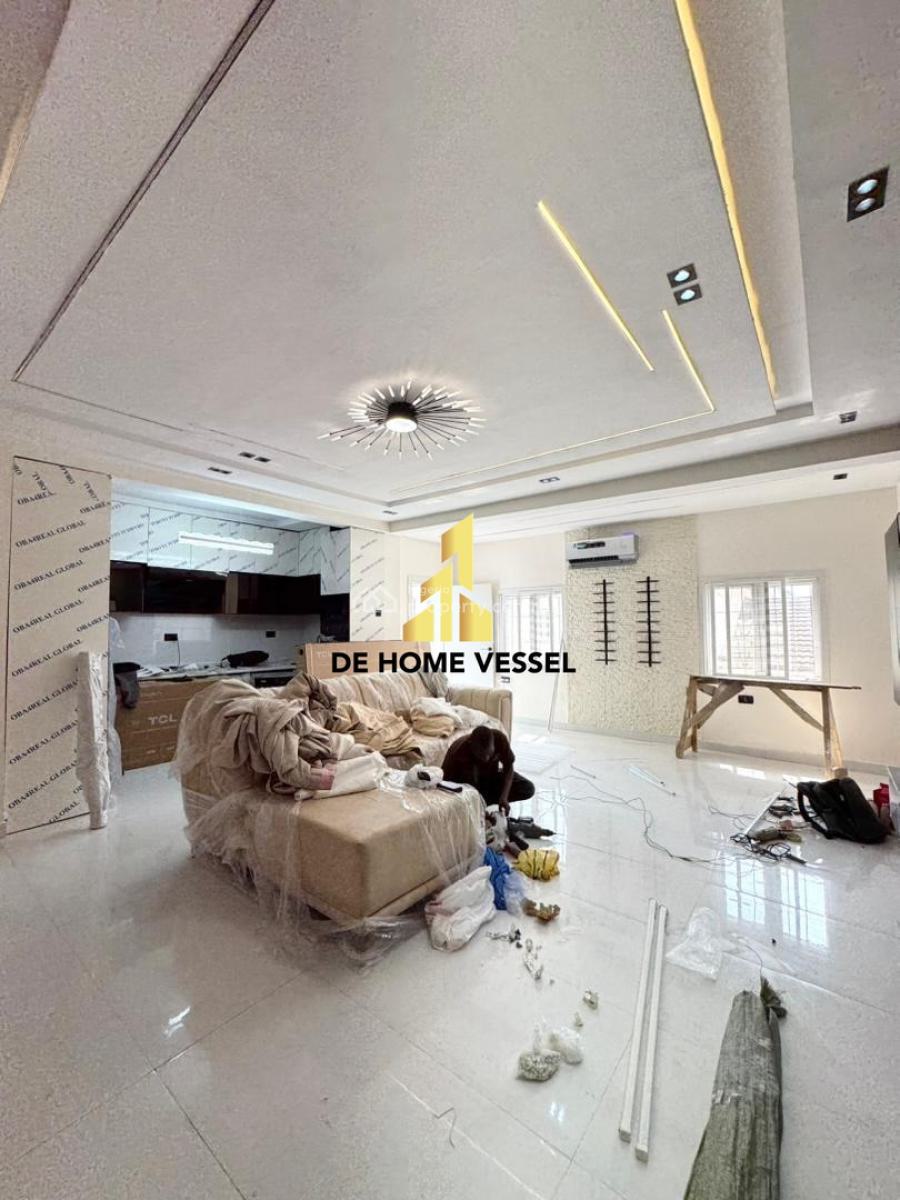 Off Admiralty Great Deal, Lekki Phase 1, Lekki, Lagos, Block of Flats for Sale