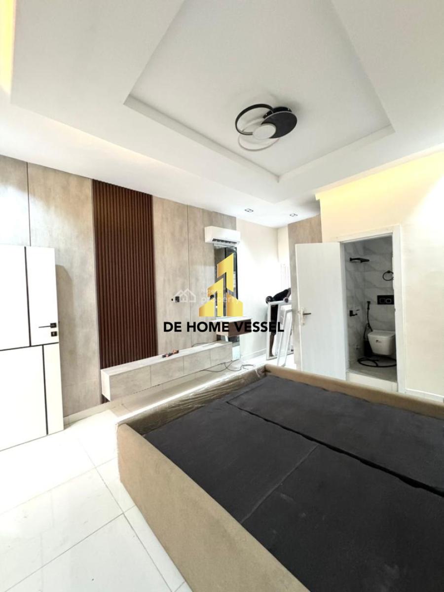 Off Admiralty Great Deal, Lekki Phase 1, Lekki, Lagos, Block of Flats for Sale