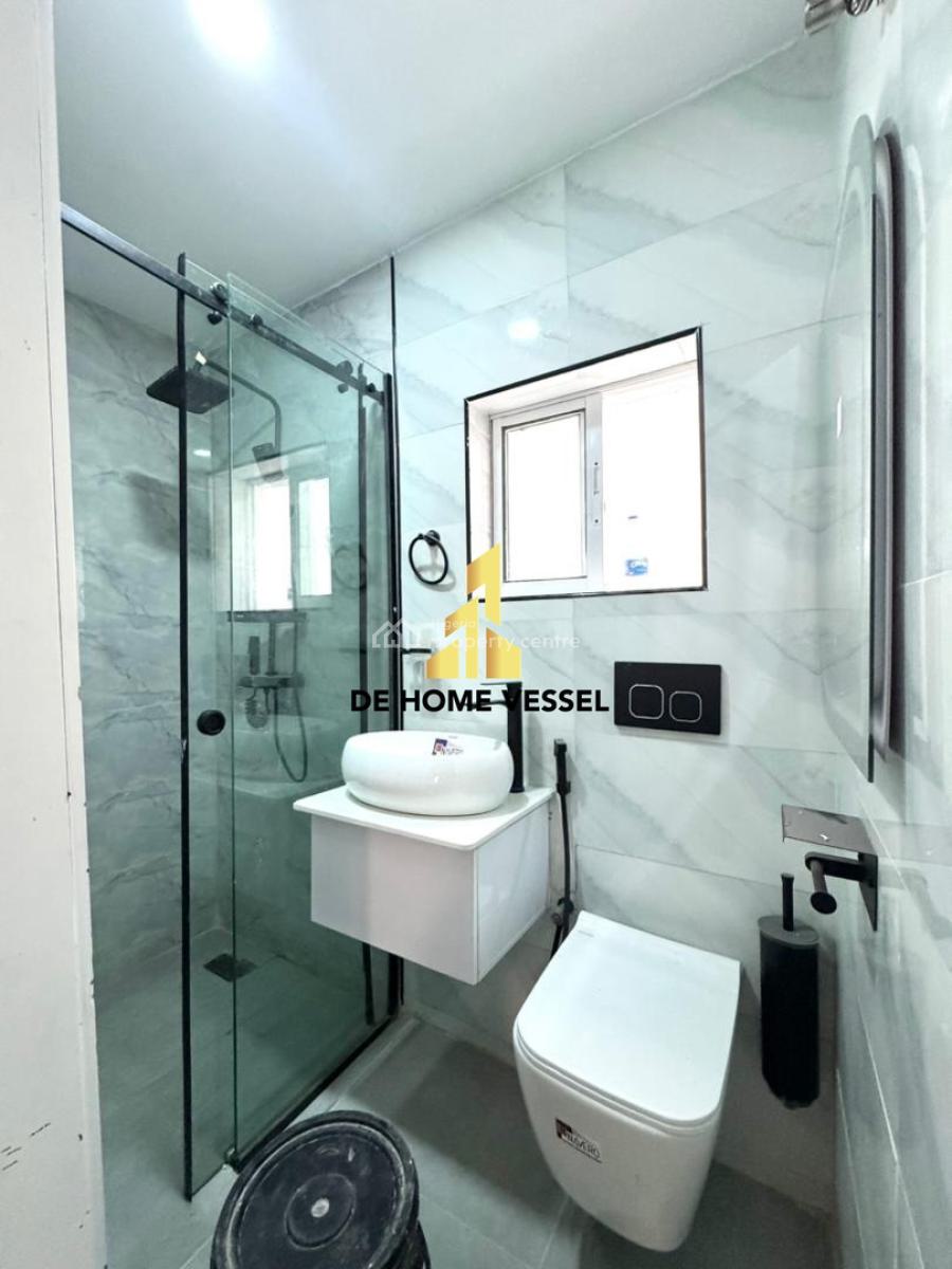 Off Admiralty Great Deal, Lekki Phase 1, Lekki, Lagos, Block of Flats for Sale