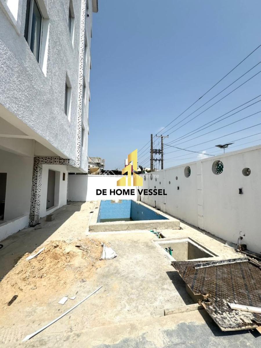 Off Admiralty Great Deal, Lekki Phase 1, Lekki, Lagos, Block of Flats for Sale