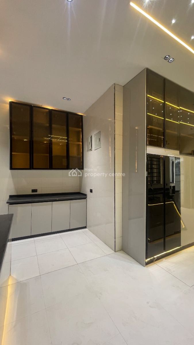 a Luxurious Spacious 5 Bedroom Duplex, Inside a Very Secure Estate, Chevron Main, Lekki Phase 1, Lekki, Lagos, Detached Duplex for Sale