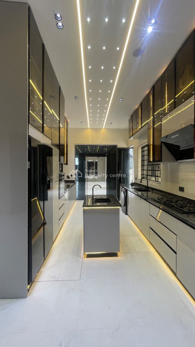 a Luxurious Spacious 5 Bedroom Duplex, Inside a Very Secure Estate, Chevron Main, Lekki Phase 1, Lekki, Lagos, Detached Duplex for Sale