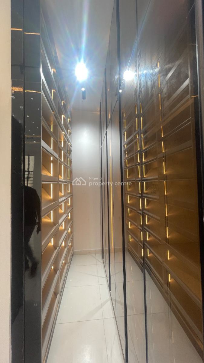 a Luxurious Spacious 5 Bedroom Duplex, Inside a Very Secure Estate, Chevron Main, Lekki Phase 1, Lekki, Lagos, Detached Duplex for Sale