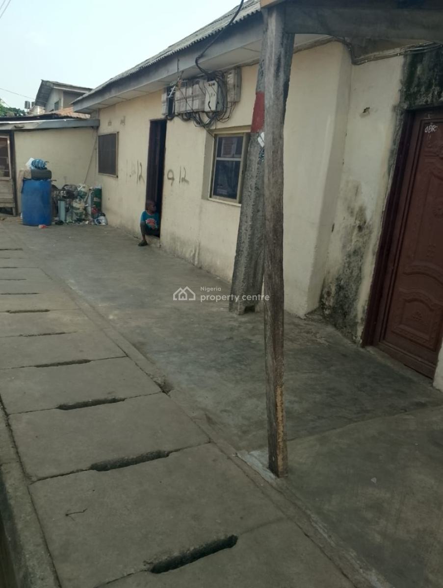 Building, Off Akanro Street, Ilasamaja, Mushin, Lagos, Detached Bungalow for Sale