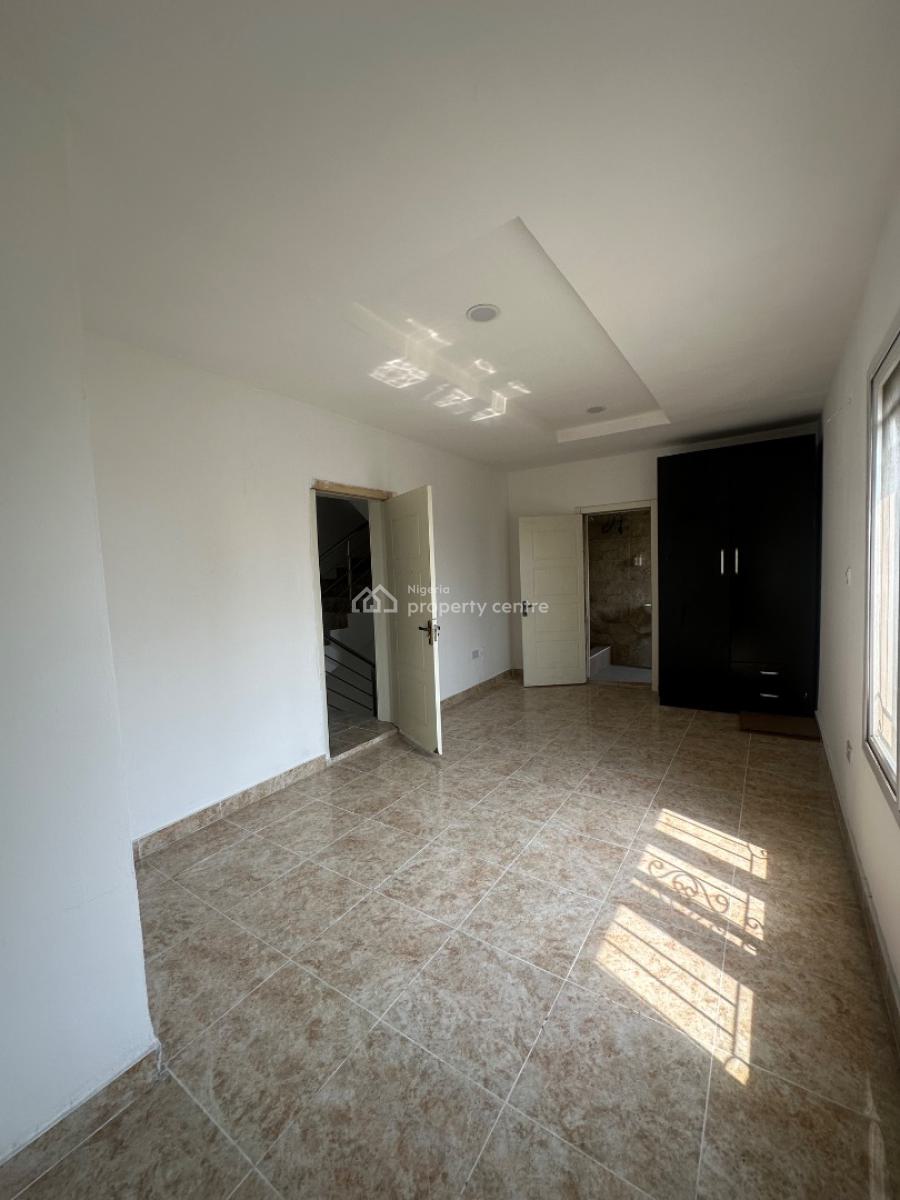 𝐖𝐄𝐋𝐋 𝐌𝐀𝐈𝐍𝐓𝐀𝐈𝐍𝐄𝐃 3 𝐁𝐄𝐃𝐑𝐎𝐎𝐌 𝐓𝐄𝐑𝐑𝐀𝐂𝐄, Chevron, Lekki Phase 2, Lekki, Lagos, Terraced Duplex for Rent
