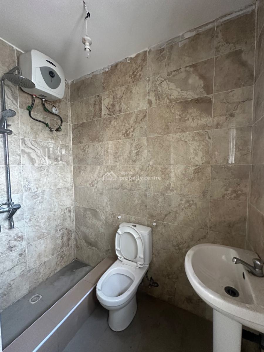 𝐖𝐄𝐋𝐋 𝐌𝐀𝐈𝐍𝐓𝐀𝐈𝐍𝐄𝐃 3 𝐁𝐄𝐃𝐑𝐎𝐎𝐌 𝐓𝐄𝐑𝐑𝐀𝐂𝐄, Chevron, Lekki Phase 2, Lekki, Lagos, Terraced Duplex for Rent