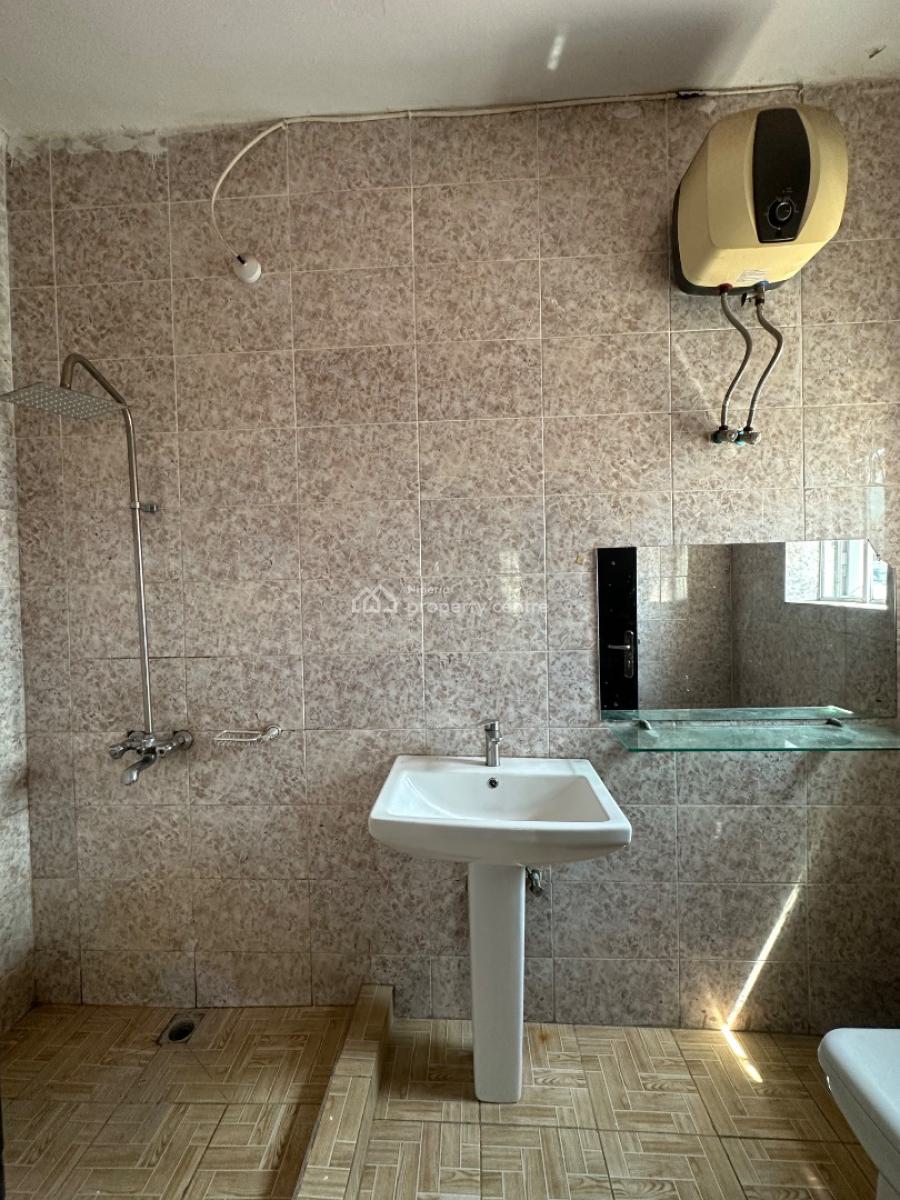 𝐖𝐄𝐋𝐋 𝐌𝐀𝐈𝐍𝐓𝐀𝐈𝐍𝐄𝐃 2 𝐁𝐄𝐃𝐑𝐎𝐎𝐌 𝐀𝐏𝐀𝐑𝐓𝐌𝐄𝐍𝐓, Igbo Efon, Lekki, Lagos, Flat / Apartment for Rent