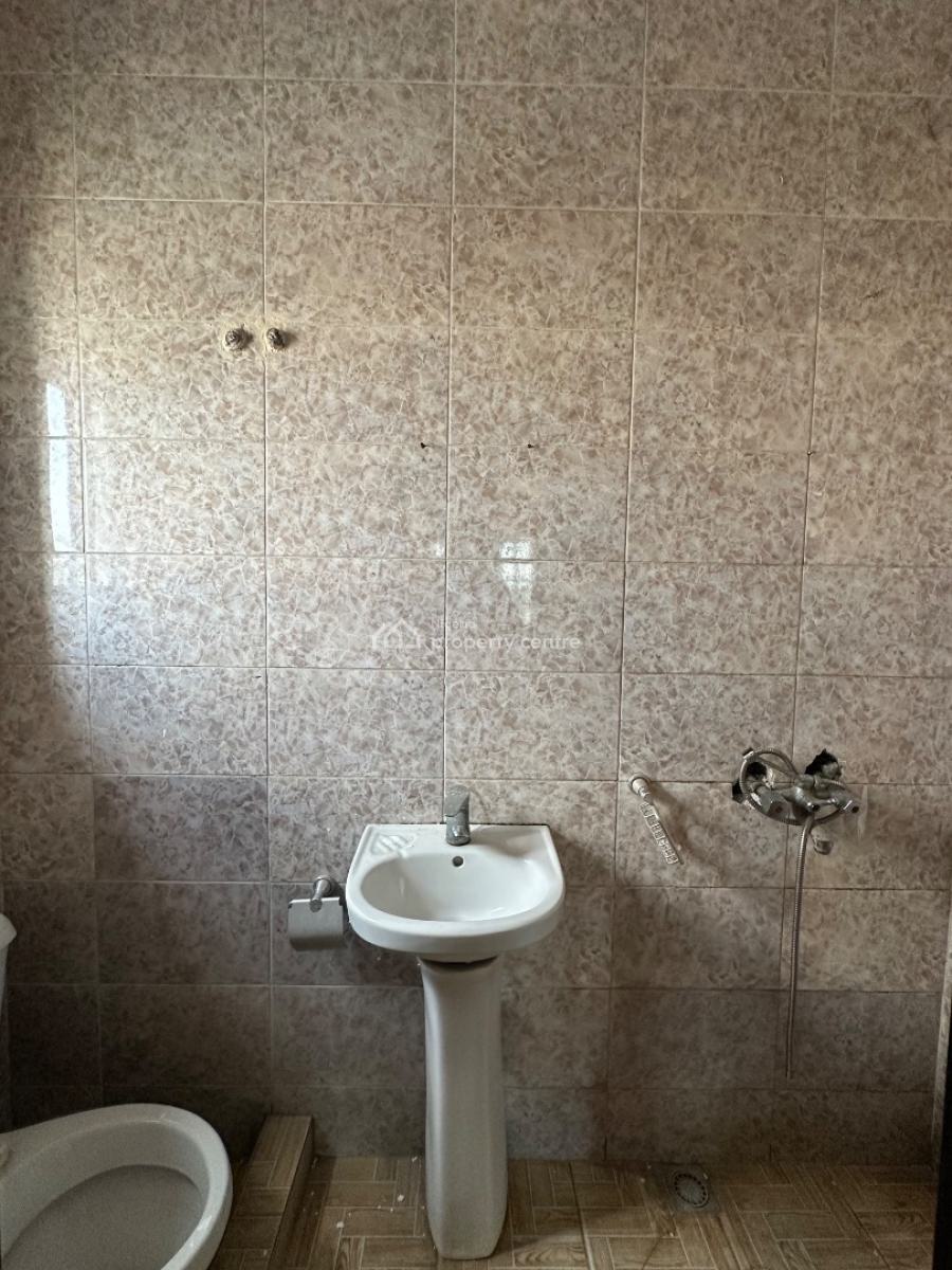 𝐖𝐄𝐋𝐋 𝐌𝐀𝐈𝐍𝐓𝐀𝐈𝐍𝐄𝐃 2 𝐁𝐄𝐃𝐑𝐎𝐎𝐌 𝐀𝐏𝐀𝐑𝐓𝐌𝐄𝐍𝐓, Igbo Efon, Lekki, Lagos, Flat / Apartment for Rent
