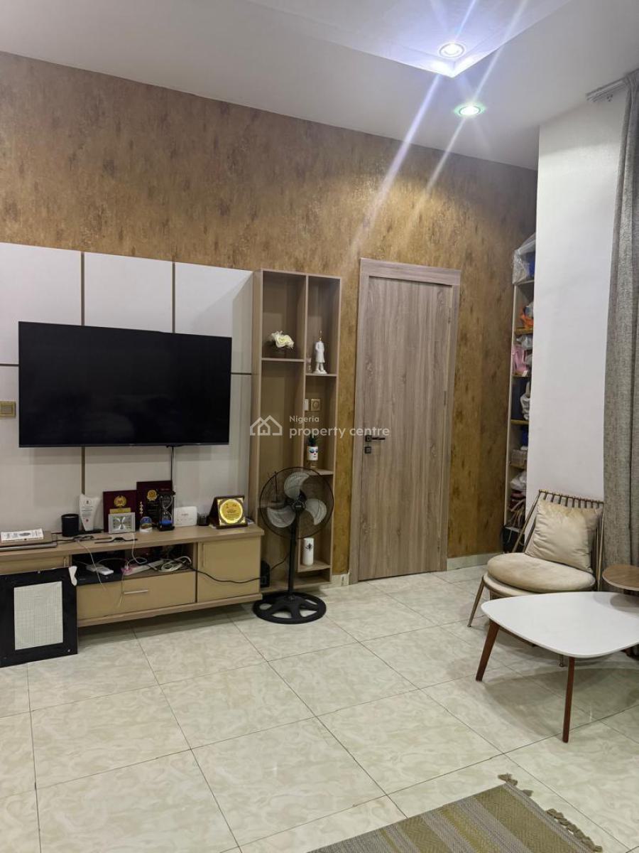 Distress Deal! Exquisite Spacious Duplex with a Large Pool & Bq, Ikota, Lekki, Lagos, Detached Duplex for Sale