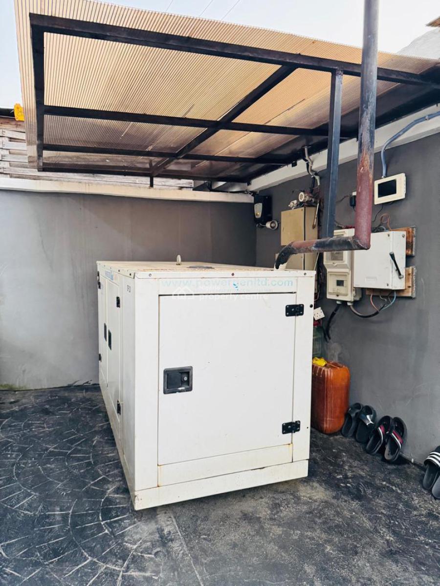 Distress Deal! Exquisite Spacious Duplex with a Large Pool & Bq, Ikota, Lekki, Lagos, Detached Duplex for Sale