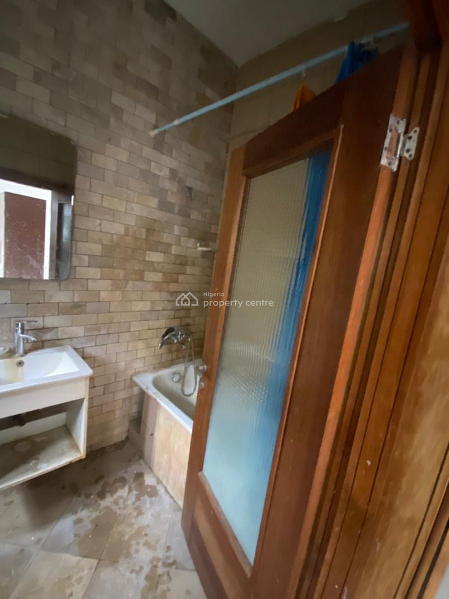 Shared Apartment, Godson Olodiaya Off Oniru Market, Lekki Phase 1, Lekki, Lagos, Self Contain (single Rooms) for Rent