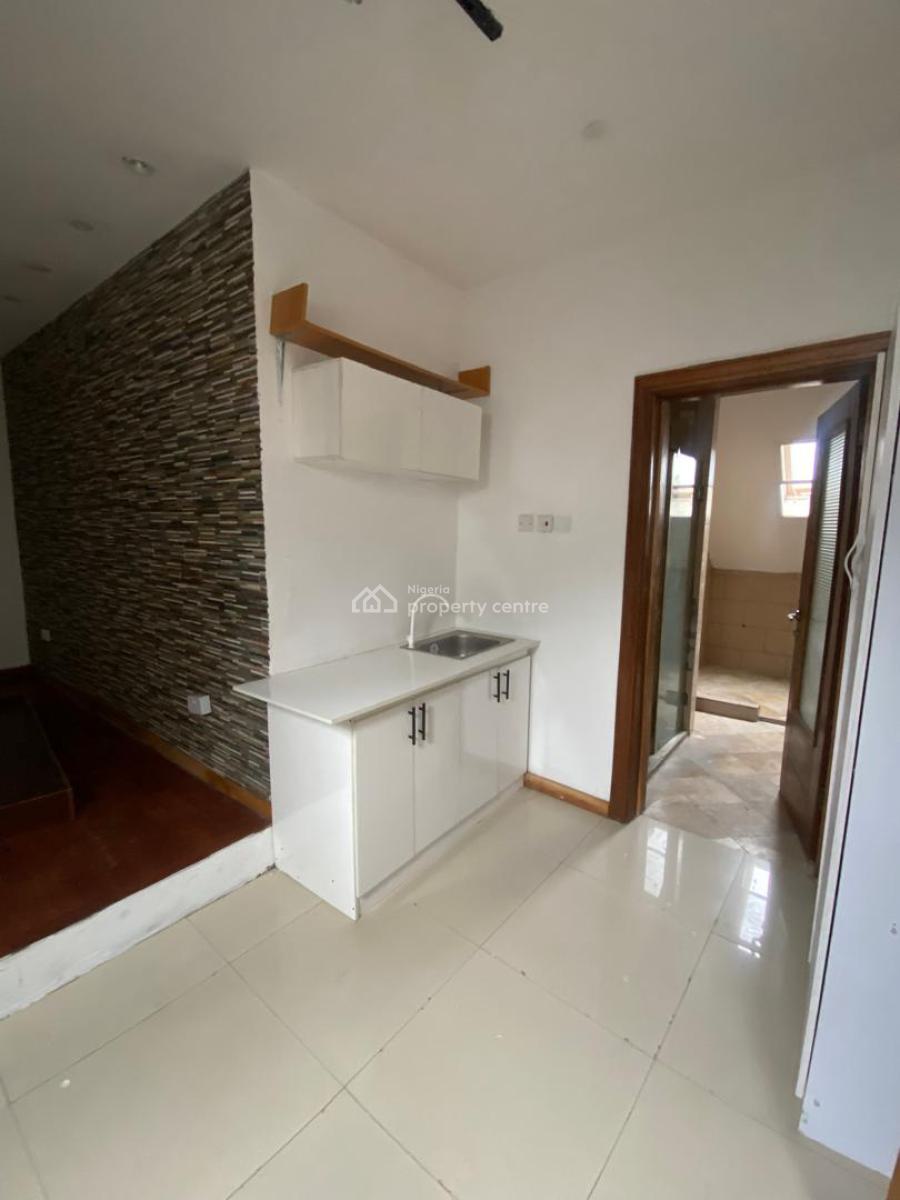 Shared Apartment, Godson Olodiaya Off Oniru Market, Lekki Phase 1, Lekki, Lagos, Self Contain (single Rooms) for Rent