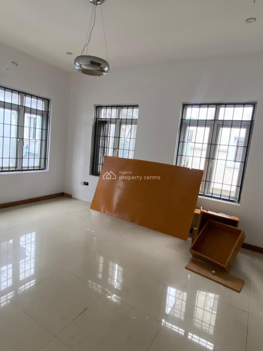 Shared Apartment, Godson Olodiaya Off Oniru Market, Lekki Phase 1, Lekki, Lagos, Self Contain (single Rooms) for Rent