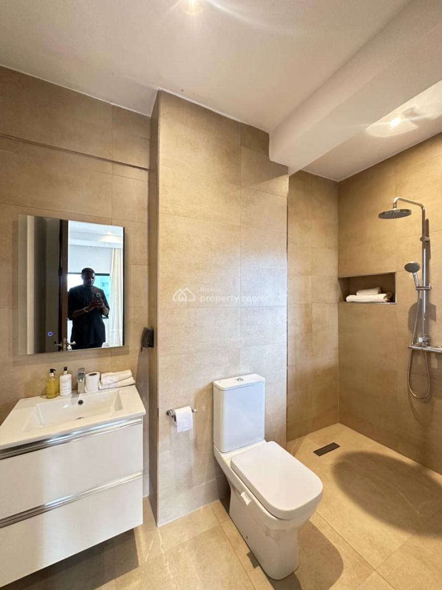 The Spacious 3 Bedroom Apartment, Lekki Phase 1, Lekki, Lagos, Flat / Apartment for Sale