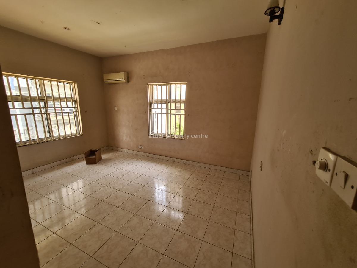 a Serviced  4 Bedroom  Semi-detached Duplex  with a Room Bq, Lekki Phase 1, Lekki, Lagos, Semi-detached Duplex for Rent