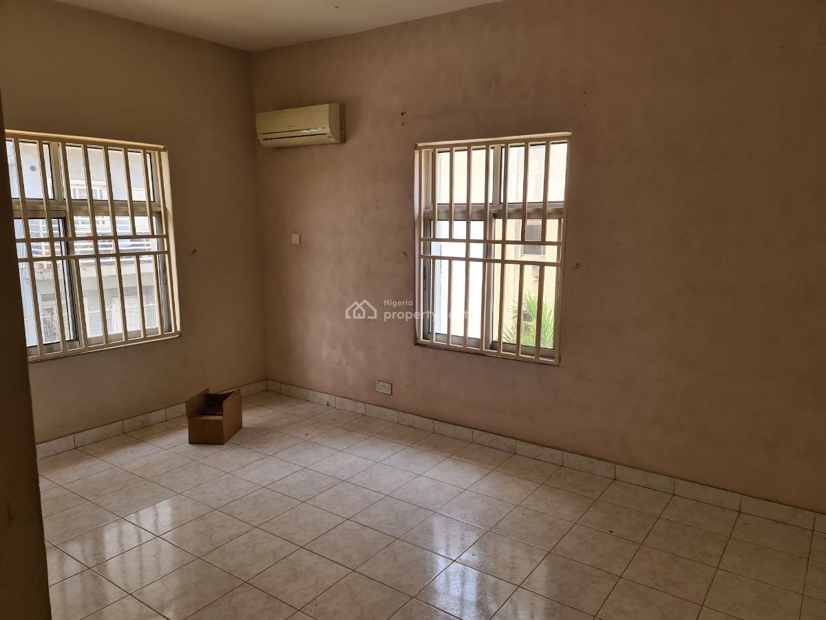 a Serviced  4 Bedroom  Semi-detached Duplex  with a Room Bq, Lekki Phase 1, Lekki, Lagos, Semi-detached Duplex for Rent