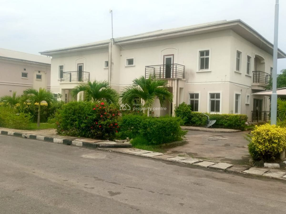 a Serviced  4 Bedroom  Semi-detached Duplex  with a Room Bq, Lekki Phase 1, Lekki, Lagos, Semi-detached Duplex for Rent