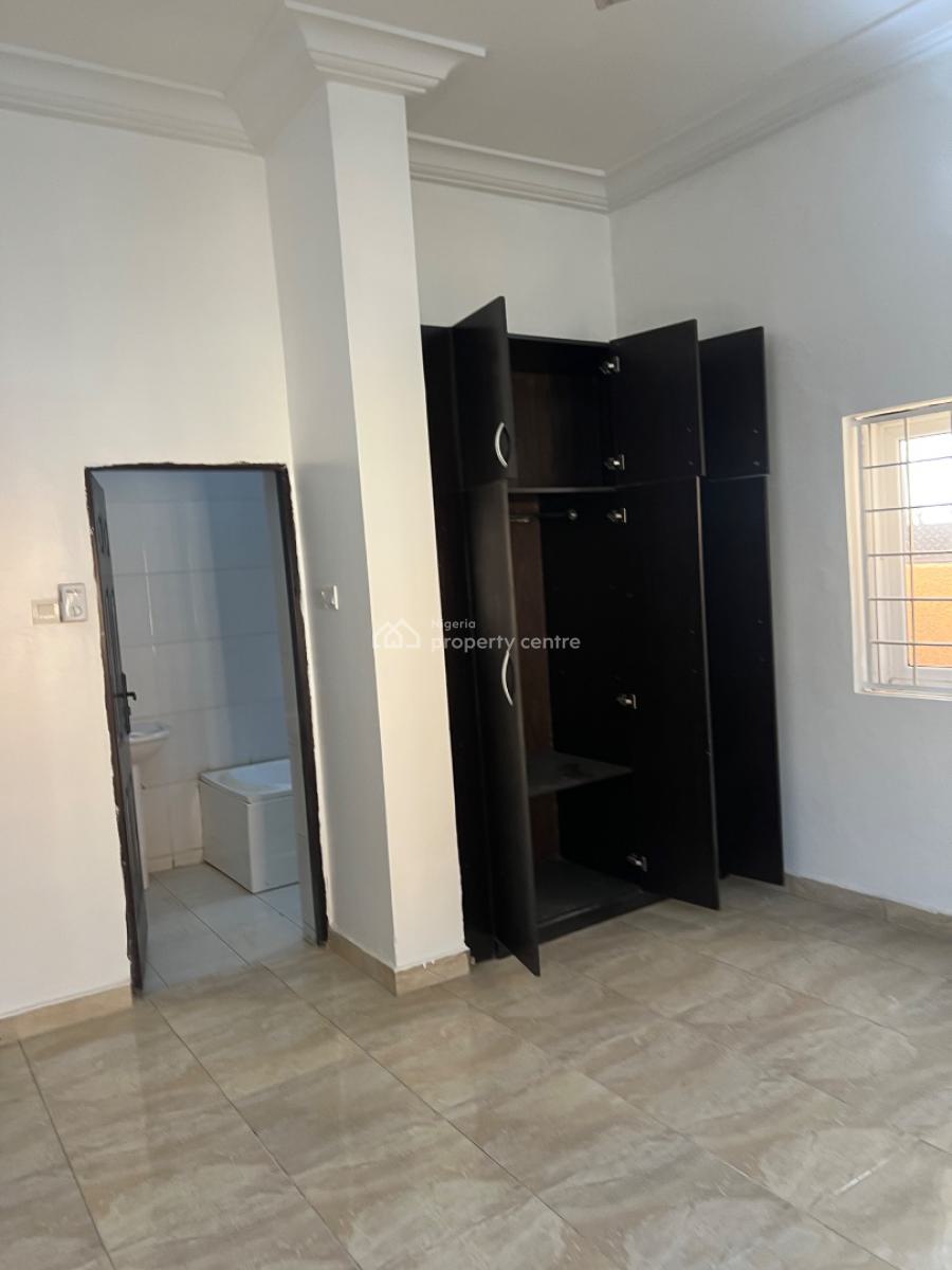 Clean 3 Bedroom Flat, Ground Floor, Fully Tarred Rd, Gilmore, Jahi, Abuja, Flat / Apartment for Rent
