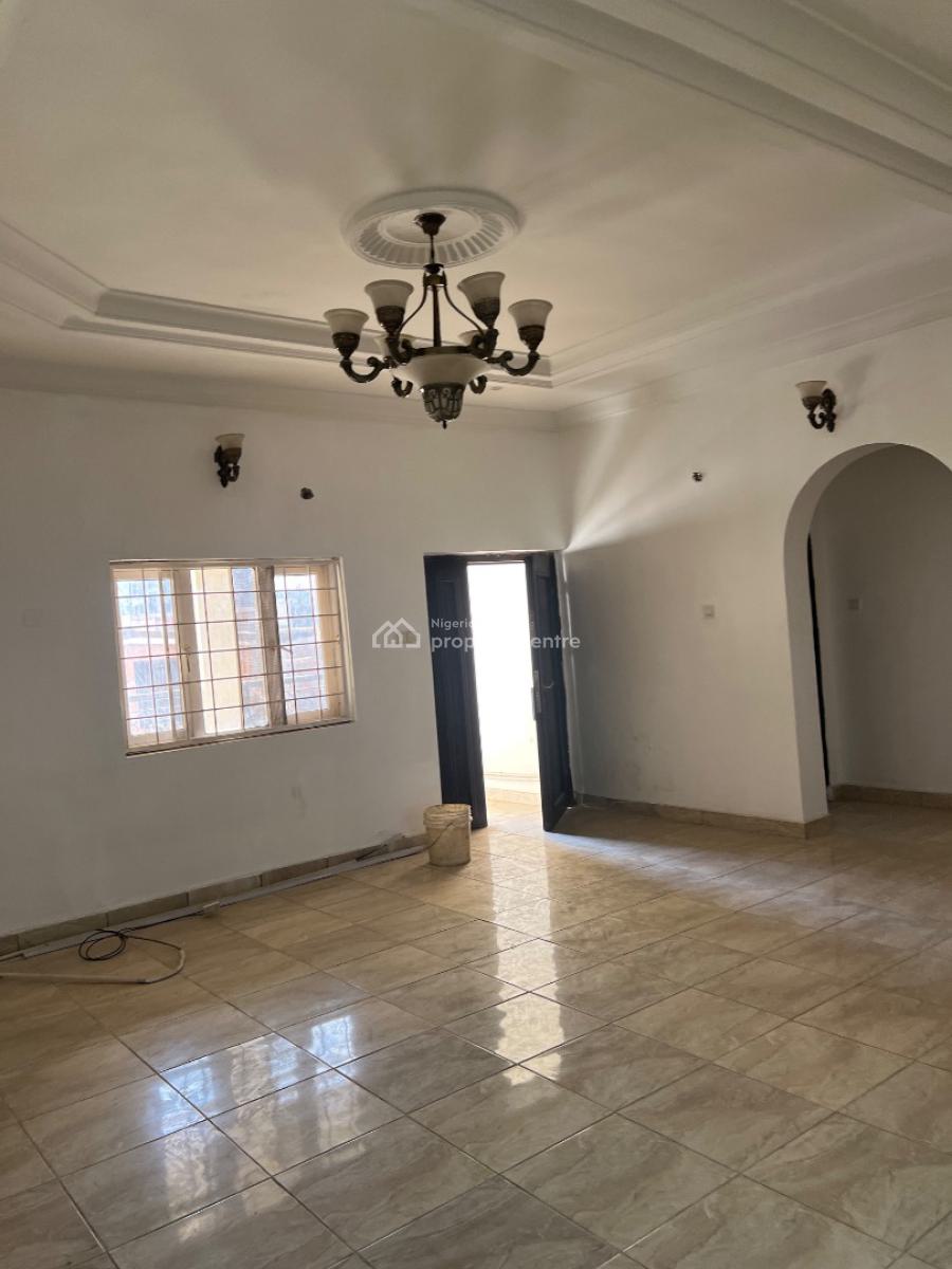 Clean 3 Bedroom Flat, Ground Floor, Fully Tarred Rd, Gilmore, Jahi, Abuja, Flat / Apartment for Rent