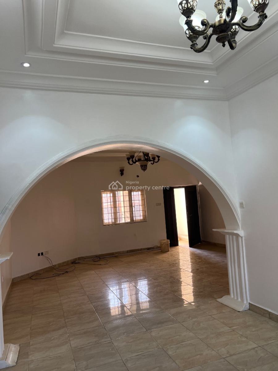 Clean 3 Bedroom Flat, Ground Floor, Fully Tarred Rd, Gilmore, Jahi, Abuja, Flat / Apartment for Rent