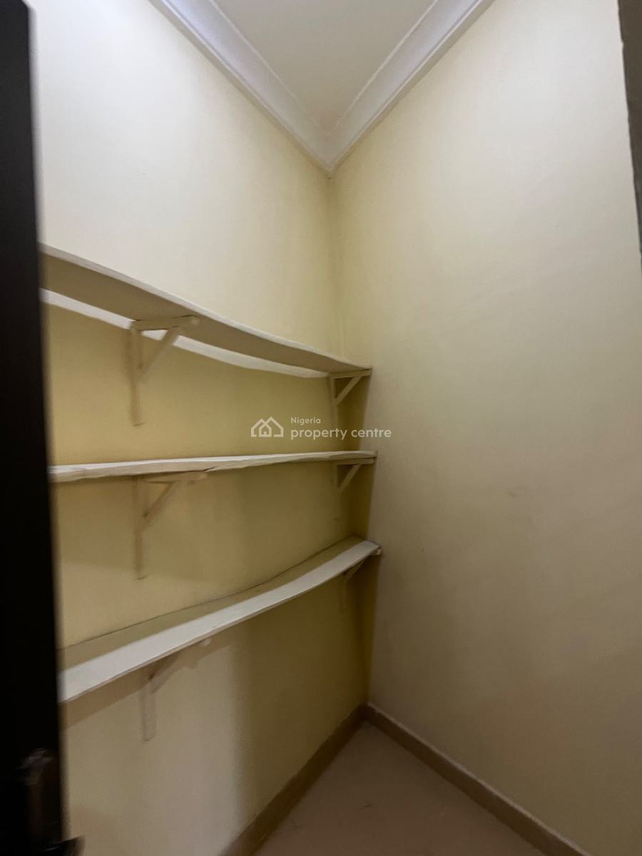 Clean 3 Bedroom Flat, Ground Floor, Fully Tarred Rd, Gilmore, Jahi, Abuja, Flat / Apartment for Rent