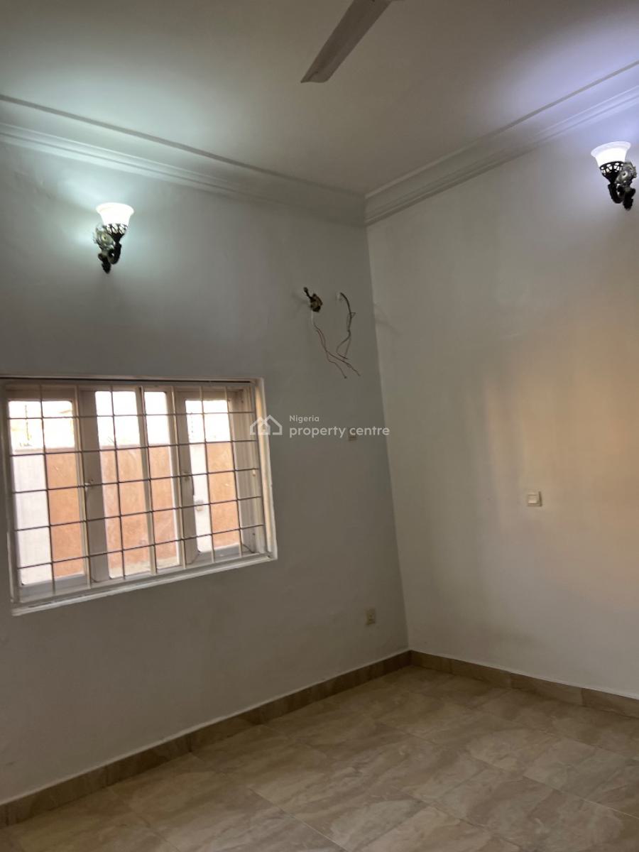 Clean 3 Bedroom Flat, Ground Floor, Fully Tarred Rd, Gilmore, Jahi, Abuja, Flat / Apartment for Rent