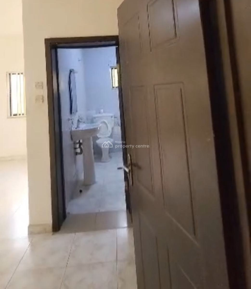 Clean Serviced 2 Bedroom Flat with Ac, Garki, Abuja, Flat / Apartment for Sale