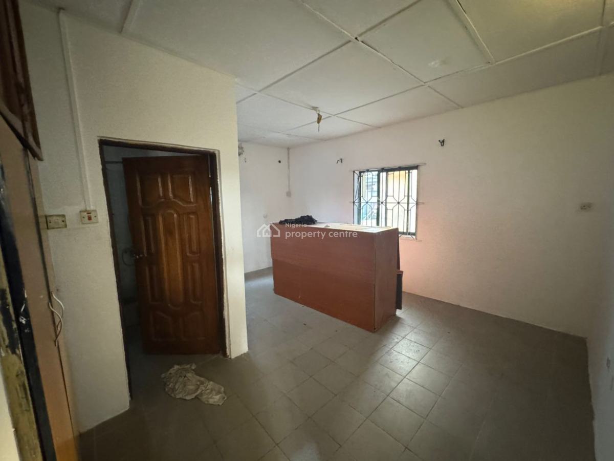 Nice 3 Bedroom Flat, Off Admiralty Way, Lekki Phase 1, Lekki, Lagos, Flat / Apartment for Rent