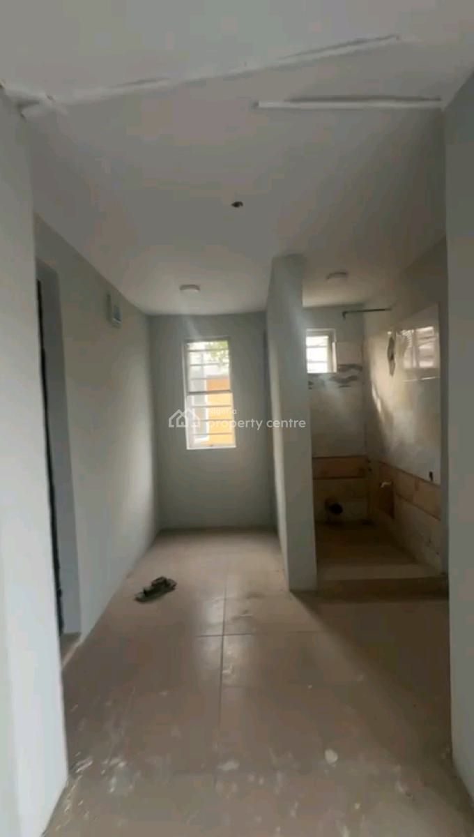 Nice Shop, Peluola Street, Oworonshoki, Shomolu, Lagos, Shop for Rent