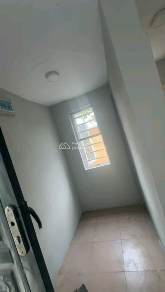 Nice Shop, Peluola Street, Oworonshoki, Shomolu, Lagos, Shop for Rent