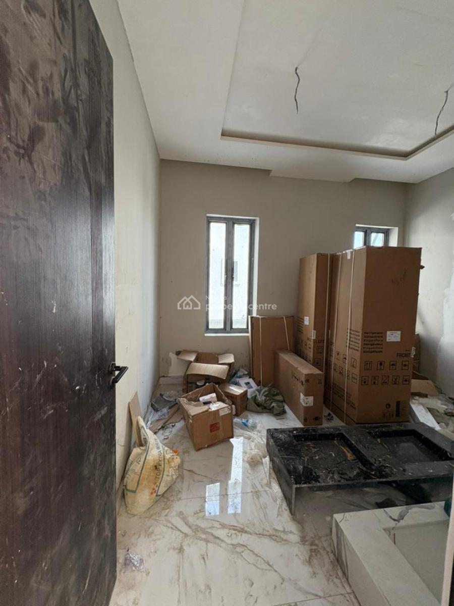 5-bed Semi-detached Duplex with Bq., Lekki, Lagos, Semi-detached Duplex for Sale