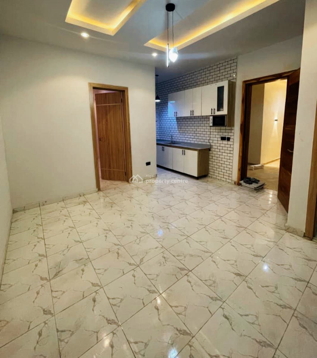 a Room & Parlour, After Ologolo, Before Chevron, Lekki, Lagos, Mini Flat (room and Parlour) for Rent