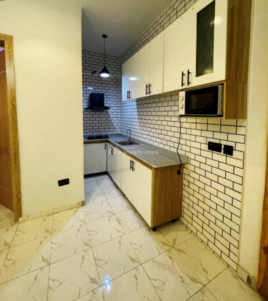 a Room & Parlour, After Ologolo, Before Chevron, Lekki, Lagos, Mini Flat (room and Parlour) for Rent