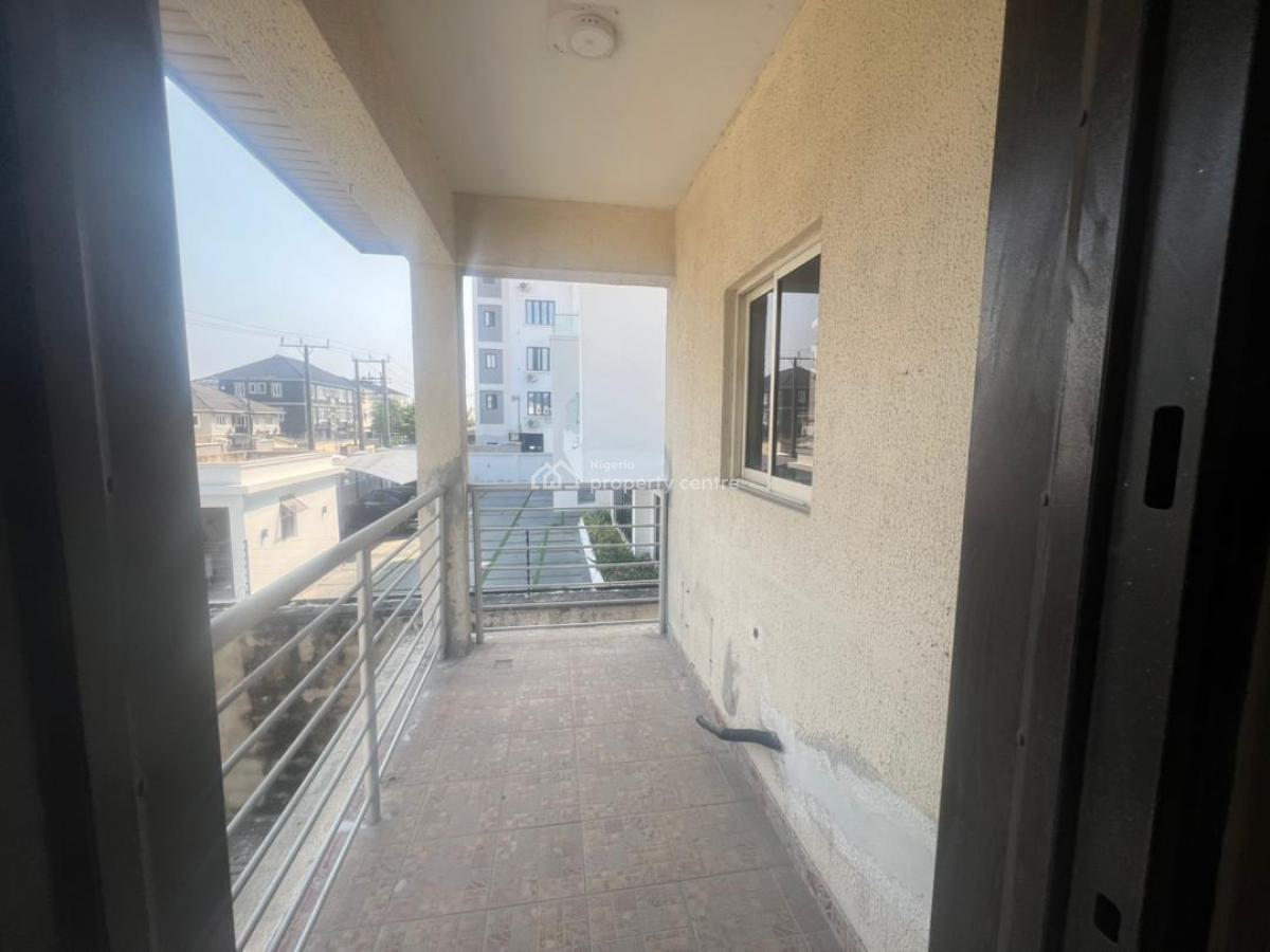 Nicely Renovated 3 Bedrooms Flat (up Floor), Lekki Phase 1, Lekki, Lagos, Flat / Apartment for Rent